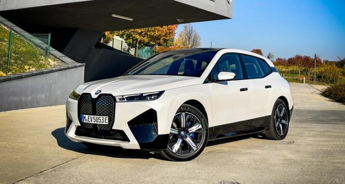 Szokatlan, azután imádni fogod – BMW iX bemutató