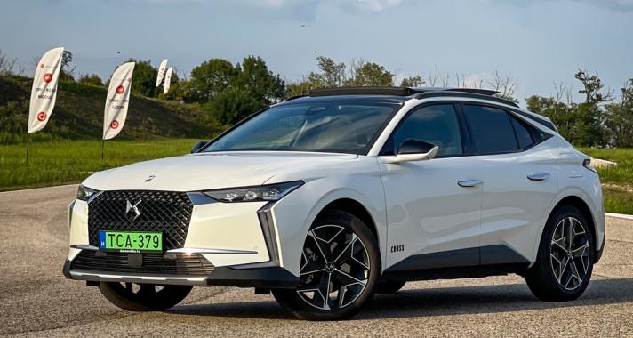 De Szép – DS 4 Cross Rivoli E-tense