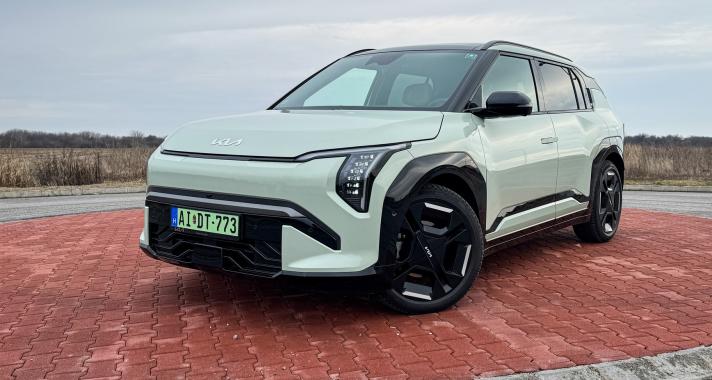 A kis űrhajó, ami nyugdíjba küldi a hatótáv-parát – KIA EV3 GT-line teszt
